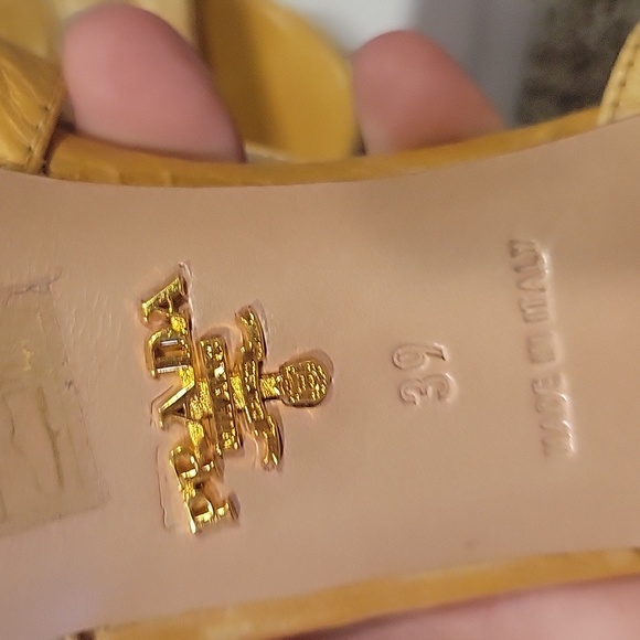 Prada leather heels - Picture 4 of 4